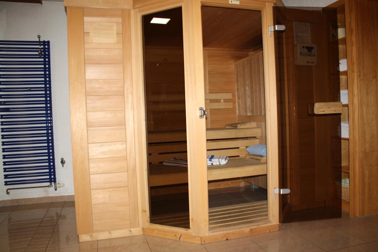 Apartment Charlotte Нойнкирхен Екстериор снимка