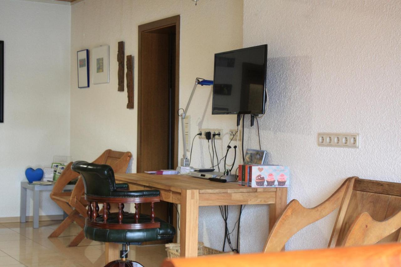 Apartment Charlotte Нойнкирхен Екстериор снимка