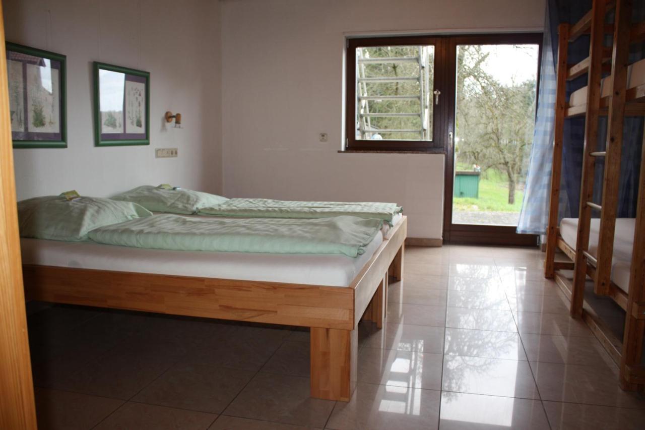 Apartment Charlotte Нойнкирхен Екстериор снимка